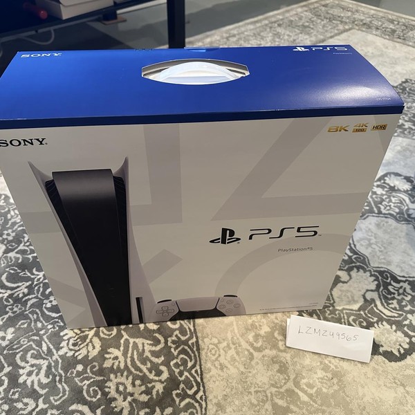 PlayStation 5 Standard Edition (2020) - 825 GB, White, Standard Edition