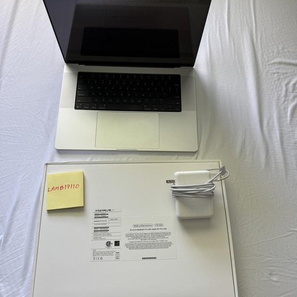 MacBook Pro 2021 - 16 inch - 1 TB, Silver, 16 GB, Apple M1 Pro 10-core