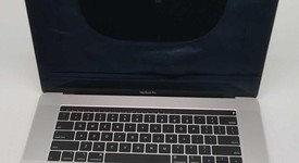Mint
													MacBook Pro 2018 (With Touch Bar) - 15" - I7, Silver, 256 GB, 16 GB, photo 3 of 9