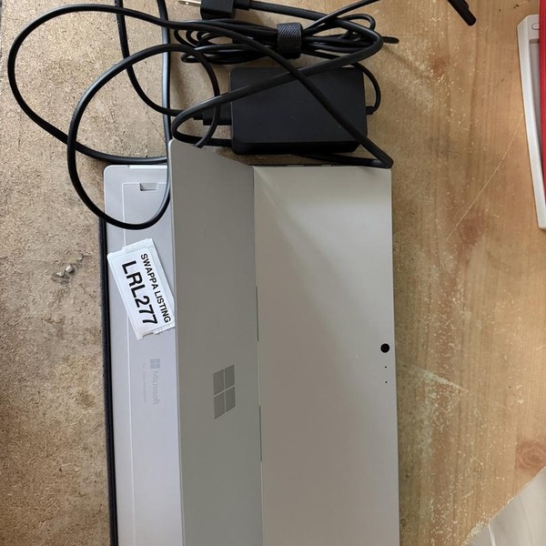 Microsoft Surface Pro 5 (2017) - Wi-Fi, 256 GB, Silver, 8 GB