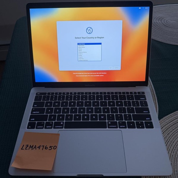 MacBook Pro 2017 (No Touch Bar) - 13 inch - 128 GB, Silver, 8 GB, Intel Core i5