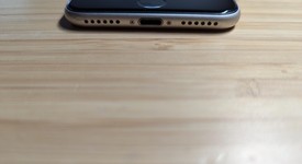 Good
													Apple iPhone SE 3rd Gen 2022 - Unlocked Non-US, Starlight, 128 GB, A2783, photo 4 of 15