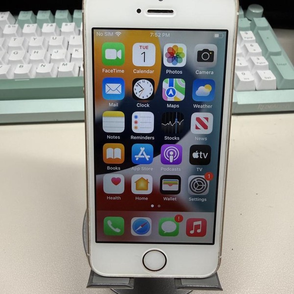 Apple iPhone SE 1st Gen 2016 - Unlocked, 16 GB, Gold, A1662