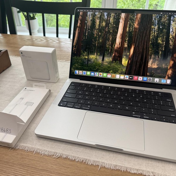 MacBook Pro 2024 - 14 inch - 1 TB, Silver, 36 GB, Apple M4 Max 14-core