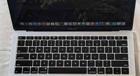 Good
													MacBook Air 2019 - 13" - I5, Silver, 128 GB, 8 GB, photo 1 of 9