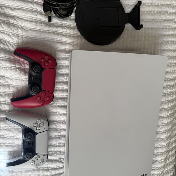 PlayStation 5 Standard Edition (2020) - 825 GB, White, Standard Edition