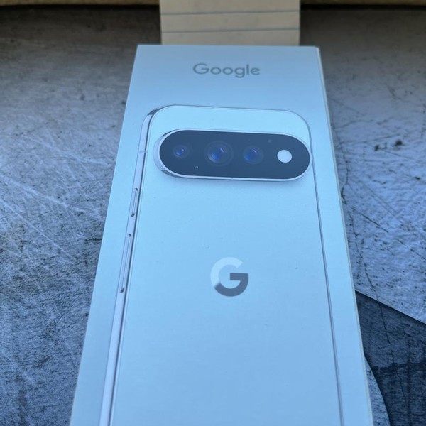Google Pixel 11 Pro - Unlocked, 256 GB, Fog, 12 GB, G7SWN
