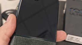 Mint
													Motorola Razr Ultra (2025) - Unlocked, PANTONE Scarab, 512 GB, 16 GB, photo 2 of 10