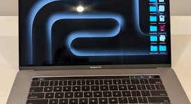 Good
													MacBook Pro 2017 (With Touch Bar) - 15" - I7, Gray, 512 GB, 16 GB, photo 5 of 9