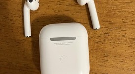 Used
													Apple AirPods 2nd Gen - Lightning Case, photo 2 of 3