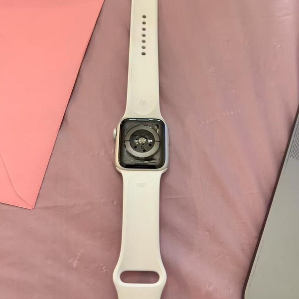 Apple Watch Series 5 40mm - Silver, A2092 - GPS, Aluminum
