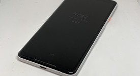 Good
													Google Pixel 2 XL - Verizon, Black & White, 64 GB, Verizon Edition, photo 3 of 9