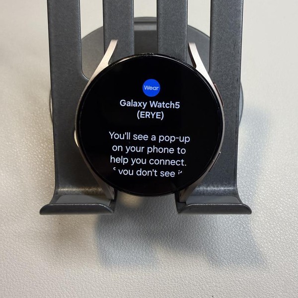 Samsung Galaxy Watch5 - Unlocked, Gold, 40mm