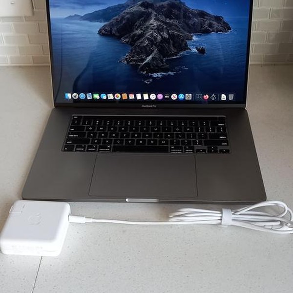 MacBook Pro 2019 - 16 inch - 2 TB, Gray, 64 GB, Intel Core i9