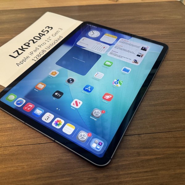 Apple iPad Pro 11 inch 3rd Gen 2021 - Unlocked, 128 GB, Gray