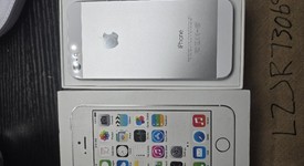 Mint
													Apple iPhone 5S - Unlocked, Silver, 16 GB, A1453, photo 4 of 8