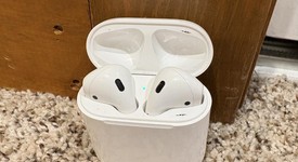 Used
													Apple AirPods 1st Gen - Lightning Case, photo 5 of 7