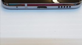 Good
													LG V30 - Verizon, Silver, 64 GB, VS996, photo 3 of 11