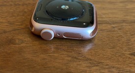 Fair
													Apple Watch SE 1st Gen 40mm - Gold, A2351 - GPS, Aluminum, photo 4 of 10