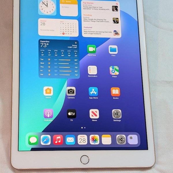 Apple iPad 8th Gen - Wi-Fi, 32 GB, Gold, A2270