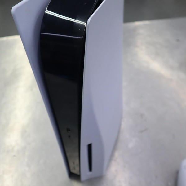 PlayStation 5 Standard Edition (2020) - 825 GB, White, Standard Edition