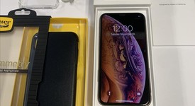 Good
													Apple iPhone Xs - Unlocked, Gold, 256 GB, A1920, photo 4 of 5