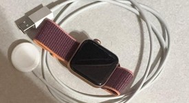 Good
													Apple Watch SE 1st Gen 40mm - AT&T, Gold, A2353 - Cellular, Aluminum, photo 2 of 2