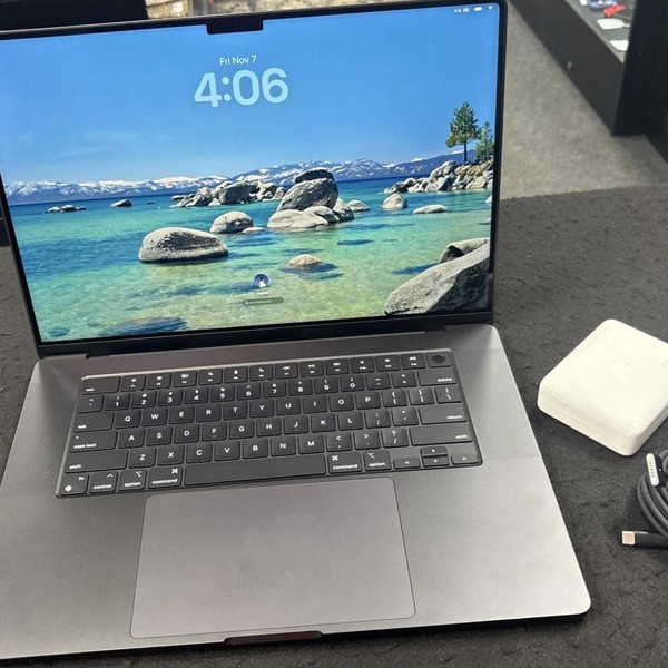 MacBook Pro Late 2023 (M3) - 16 inch - 512 GB, Silver, 18 GB, Apple M3 Pro 12-core, 18-core GPU