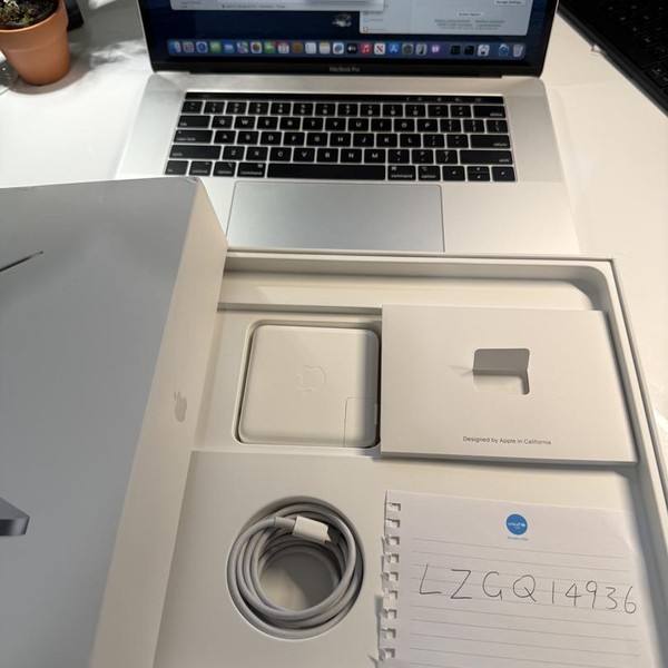 MacBook Pro 2018 (With Touch Bar) - 15 inch - 256 GB, Silver, 16 GB, Intel Core i7