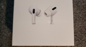 New
													Apple AirPods Pro 1st Gen - Wireless Case, photo 1 of 7