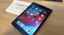 Good
													Apple iPad Air - Unlocked, Gray, 32 GB, photo 2 of 7