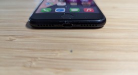 Good
													Apple iPhone SE 3rd Gen 2022 - Unlocked, Midnight, 128 GB, A2595, photo 4 of 16