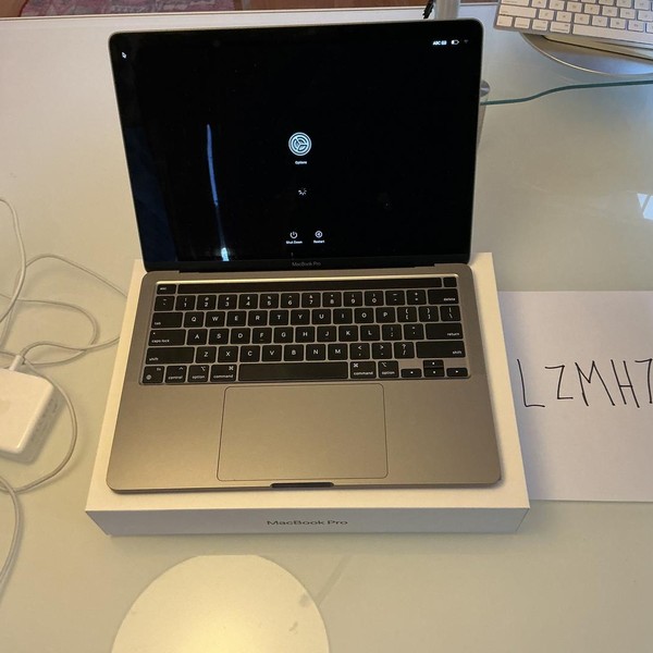 MacBook Pro 2017 (With Touch Bar) - 13 inch - 512 GB, Gray, 8 GB, Intel Core i5