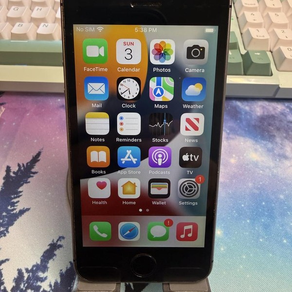 Apple iPhone SE 1st Gen 2016 - Unlocked, 64 GB, Grey, A1662