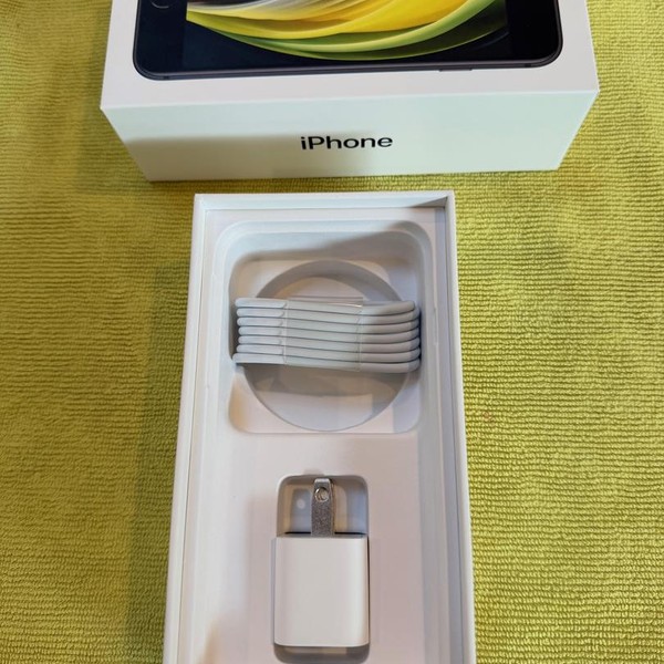 Apple iPhone SE 2nd Gen 2020 - Unlocked, 64 GB, Black, A2275