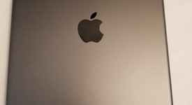 Good
													Apple iPad 8th Gen - Unlocked, Gray, 32 GB, A2428, photo 3 of 3