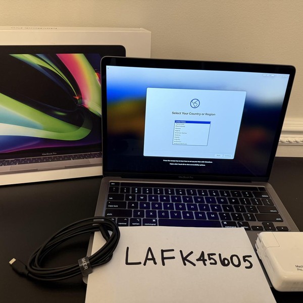 MacBook Pro 2020 - 13 inch - 2 TB, Gray, 16 GB, Apple M1