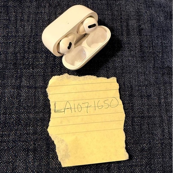 Apple AirPods Pro 2 - Lightning