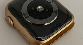 Good
													Apple Watch Series 5 40mm - Unlocked, Gold, A2094 Cellular, Aluminum, photo 4 of 5