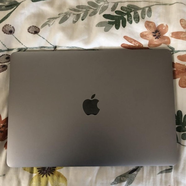MacBook Pro 2020 - 13 inch - I5, Gray, 256 GB, 8 GB