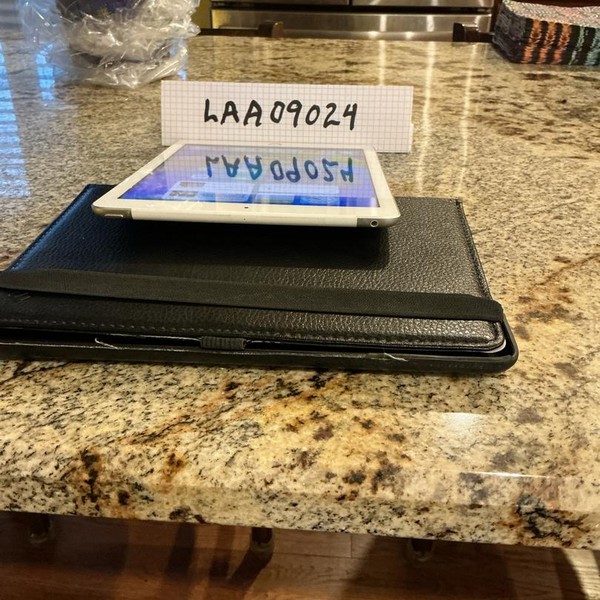 Apple iPad 5th Gen - AT&T, Silver, 32 GB, A1823