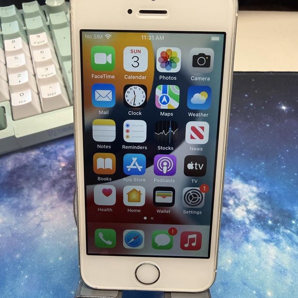 Apple iPhone SE 1st Gen 2016 - Unlocked, 64 GB, Silver, A1662