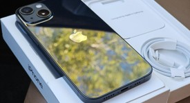 Mint
													Apple iPhone 13 - Unlocked, Midnight, 128 GB, A2482, photo 3 of 7