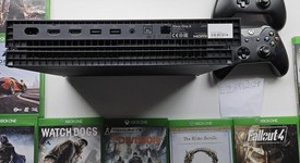 Mint
													Xbox One X (2017) - Black, Standard, photo 1 of 6