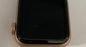 Good
													Apple Watch SE 1st Gen 40mm - Unlocked, Gold, A2353 - Cellular, Aluminum, photo 3 of 5