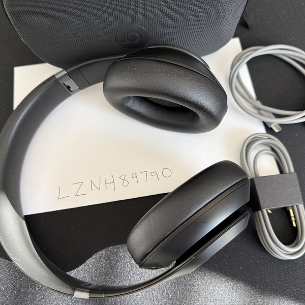 Beats Studio Pro - Black