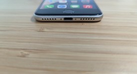 Good
													Apple iPhone SE 3rd Gen 2022 - Unlocked, Starlight, 128 GB, A2595, photo 4 of 14