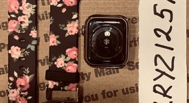 Mint
													Apple Watch Series 5 40mm - Unlocked, Gold, A2094 Cellular, Stainless Steel, photo 6 of 6