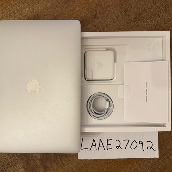 MacBook Pro 2020 - 13 inch - 1 TB, Silver, 32 GB, Intel Core i5