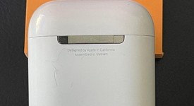 Used
													Apple AirPods 2nd Gen - Lightning Case, photo 3 of 5